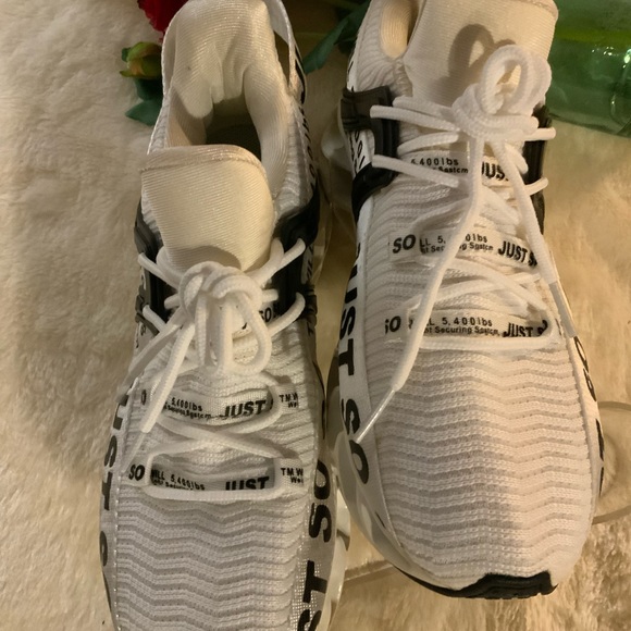 AMAZON - Black/white Just So So Running shoes. Sz 8 - Picture 2 of 7